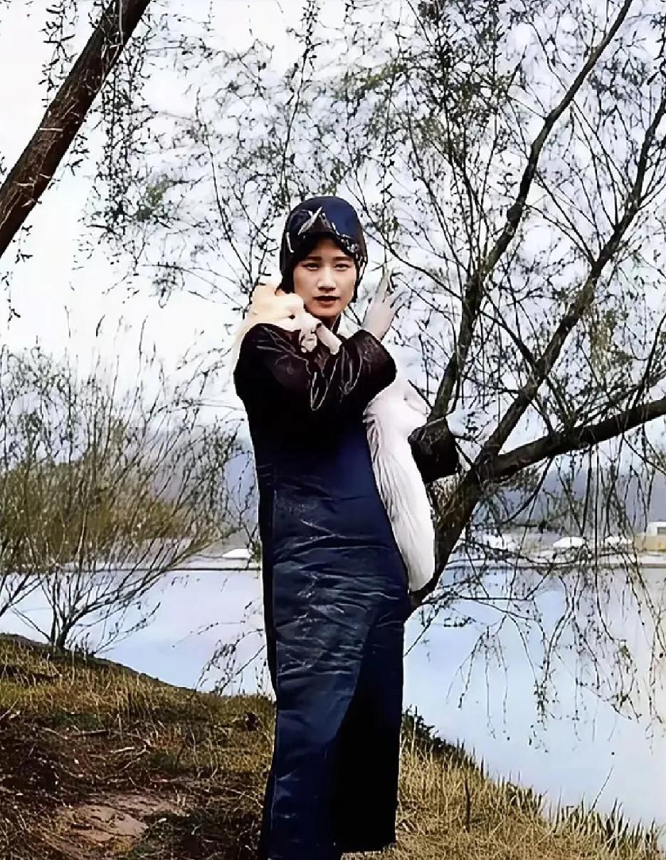 1930年，时年27岁的陆小曼真实照片，可不是演员扮演的样子，你觉得她美吗？
