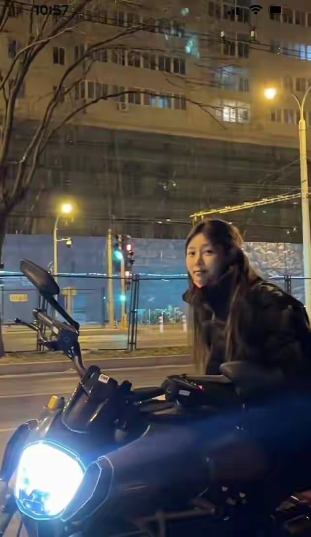 痞幼9年前旧照曝光！从内衣店主到机车女神，青涩与张扬成长密码 ​​​