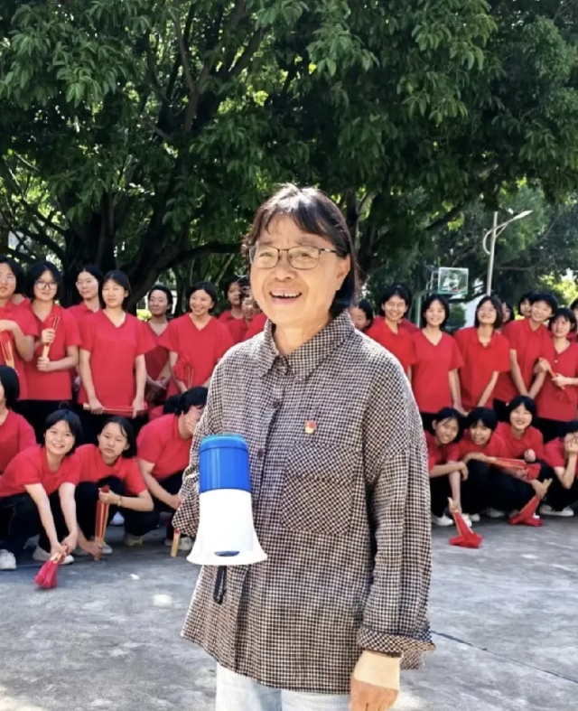 张桂梅校长又上热搜了

这次不是因为缺钱，而是她带领华坪女高的159名高考生，其