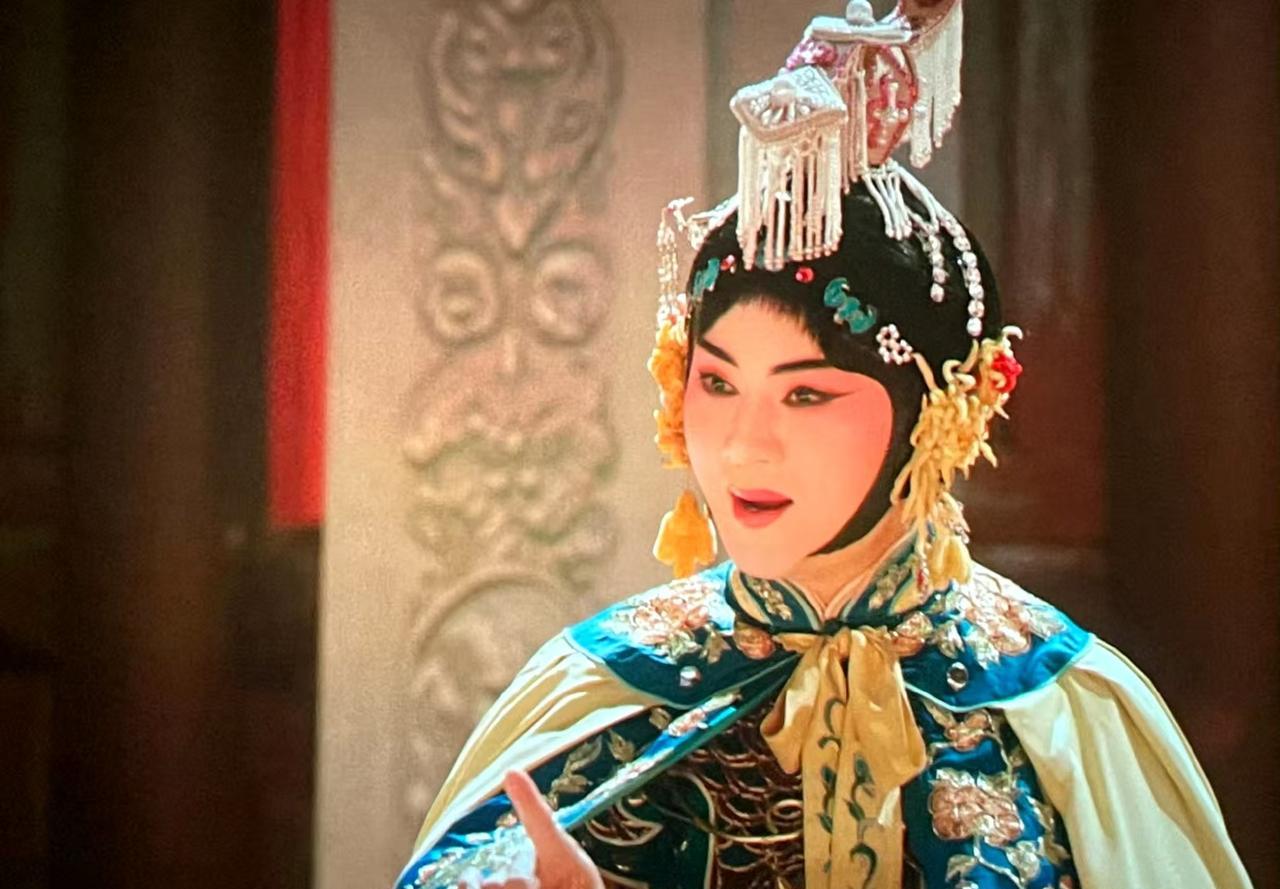 余少群与“哥哥”都演“虞姬”，谁惊艳了你？
近日，陈佩斯的力作《戏台》在全国各地