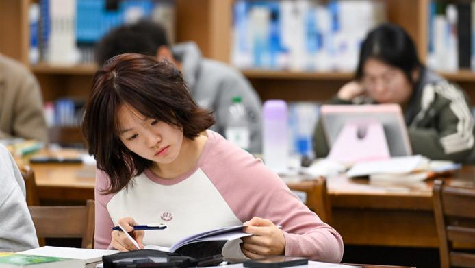 二本公办大学的硕士研究生值得去读吗？