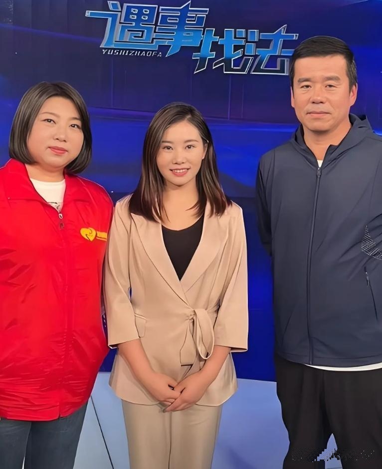 杨妞花这回是真火了，火得一塌糊涂！
你瞅瞅，一个普普通通的人，每天粉丝噌噌往上涨