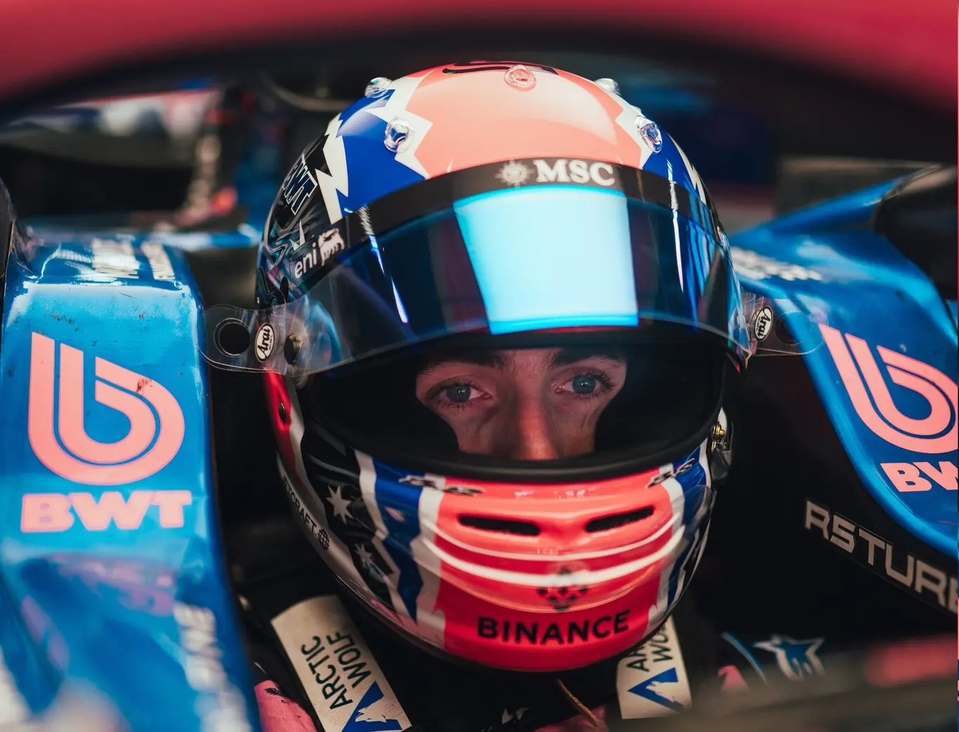 f1日本站惊魂 杜汉331km/h失控 alpine赛车撞碎赛道