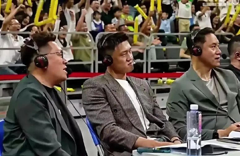 广东和上海的生死战，现场解说真的让我听吐了，周鹏身边那位谁啊？
如果不是这个平台