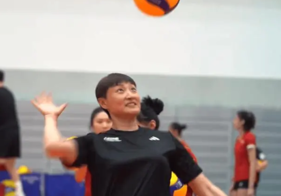 排协发话，杨昊积极回应，中国女排球迷乐开了花

中国排协官宣，4 月 28 日 