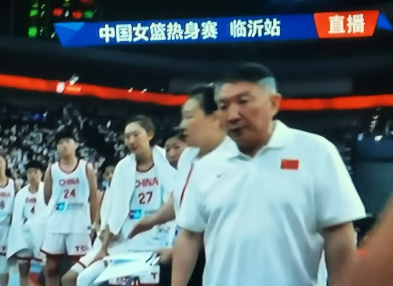 中国女篮热身赛，随着翟若云一记3分，中国队以101：55战胜波黑。
宫鲁鸣依旧采