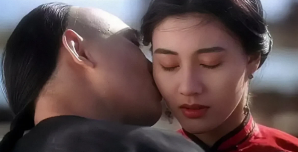 1993年，李连杰与李嘉欣合拍《方世玉》，一场亲密戏NG了很多次，李连杰就是亲不