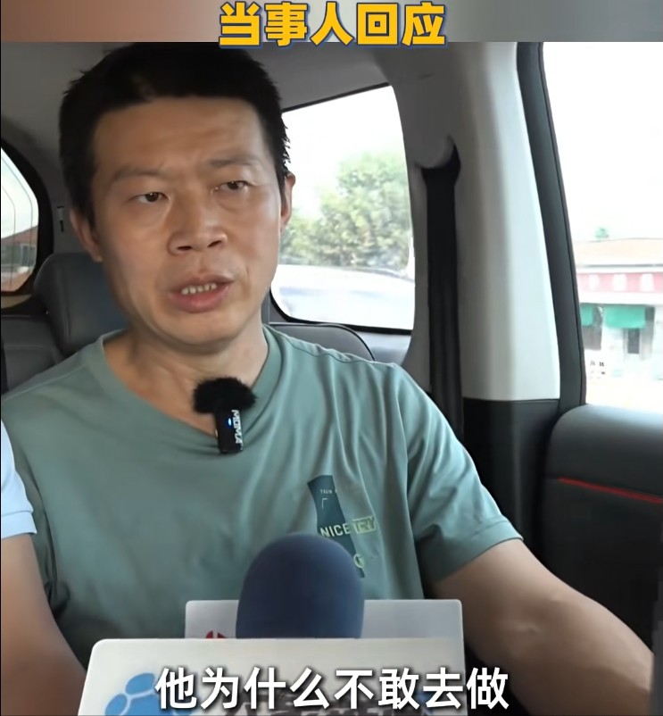 结婚22年发现俩儿子均非亲生案近日开庭，开庭结束后，庭外甚是热闹，尤其是那个大儿