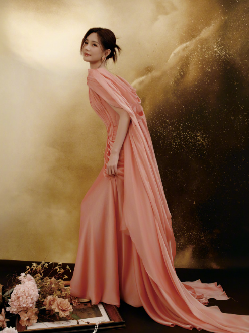 沈梦辰的粉色礼服，超nice的！
