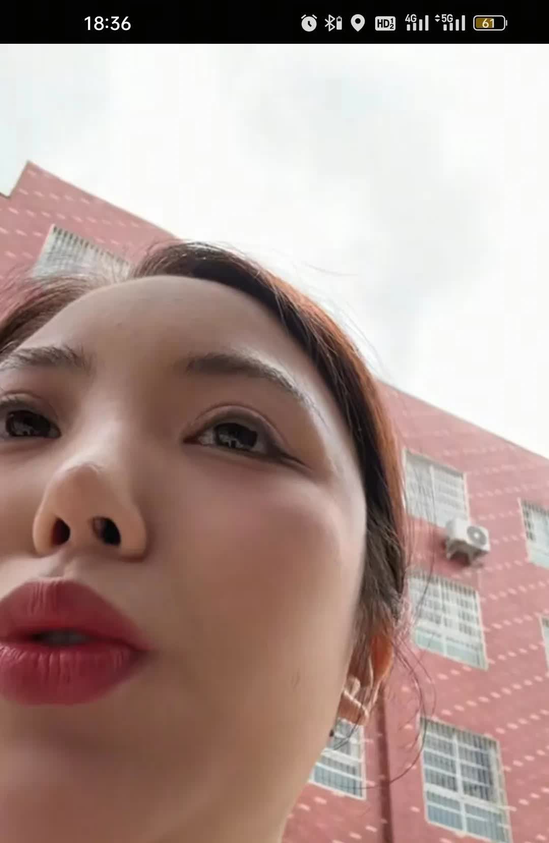 刚看视频，女子快递拿错，没注意打开包装，没想到自己一个行为要赔偿，家人们，我该赔