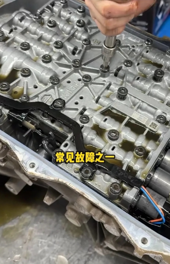 看师傅修了宝马X5的8at变速箱后才发现，就这样的工艺水平，若不是国产车采取了弯