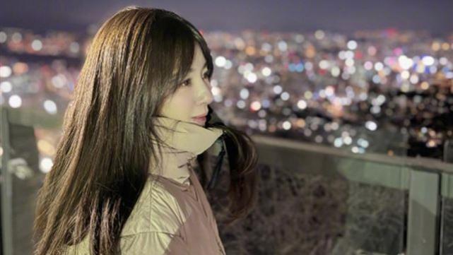 俞灏明与女友韩国甜蜜约会，王晓晨大方晒照，在一起一年超稳定