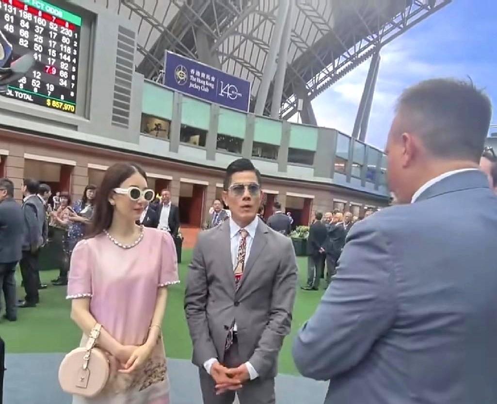 香港四大天王里面，只有郭富城经常晒老婆。
黎明家那位简直像装了隐身术，结婚五六年