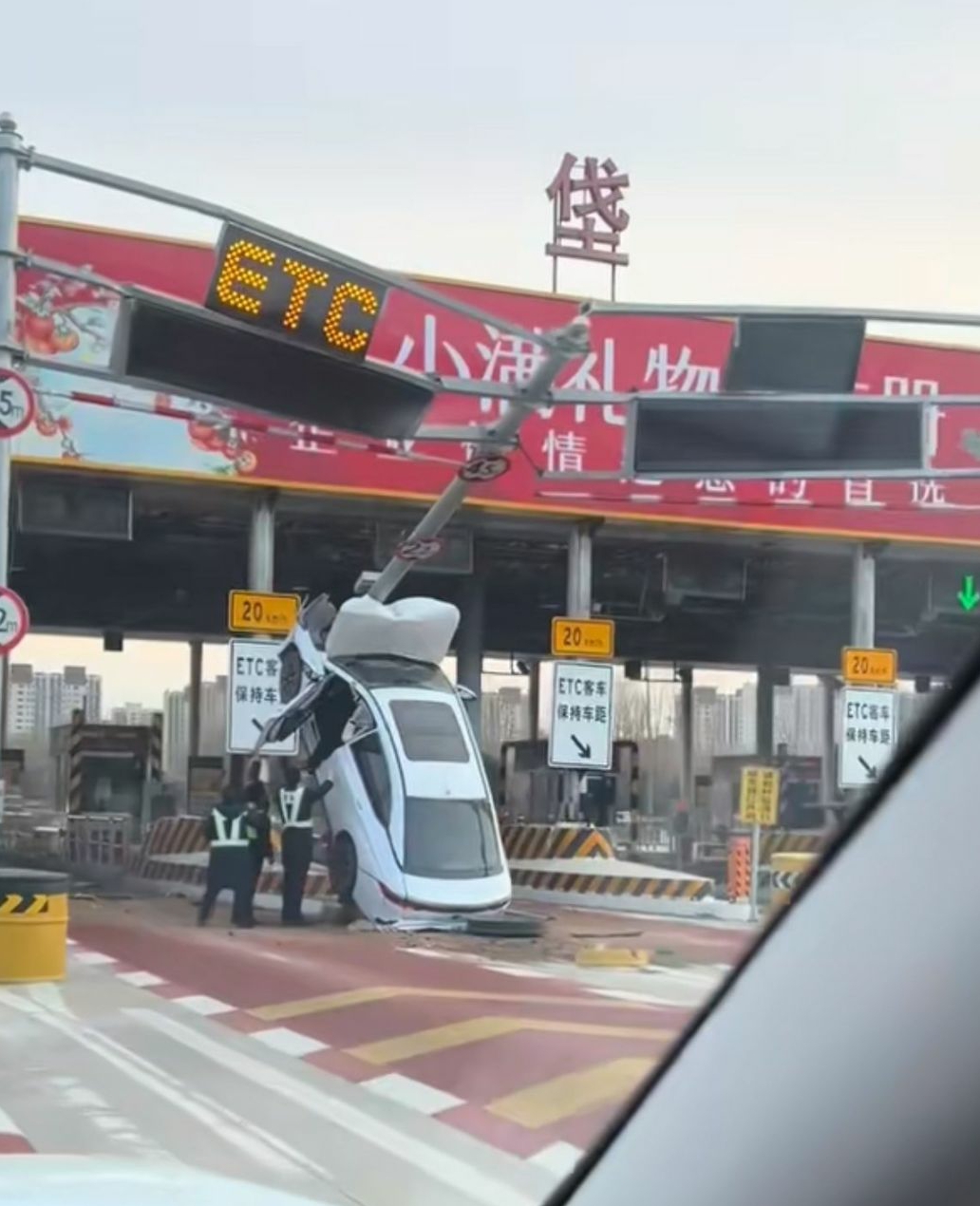 在免费和收费之间，他选择了报废。