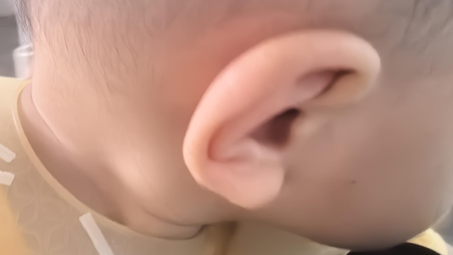 母乳焦虑逼疯多少新手妈？不喂就是自私？过来人撕开真相：哪有什么完美妈妈！