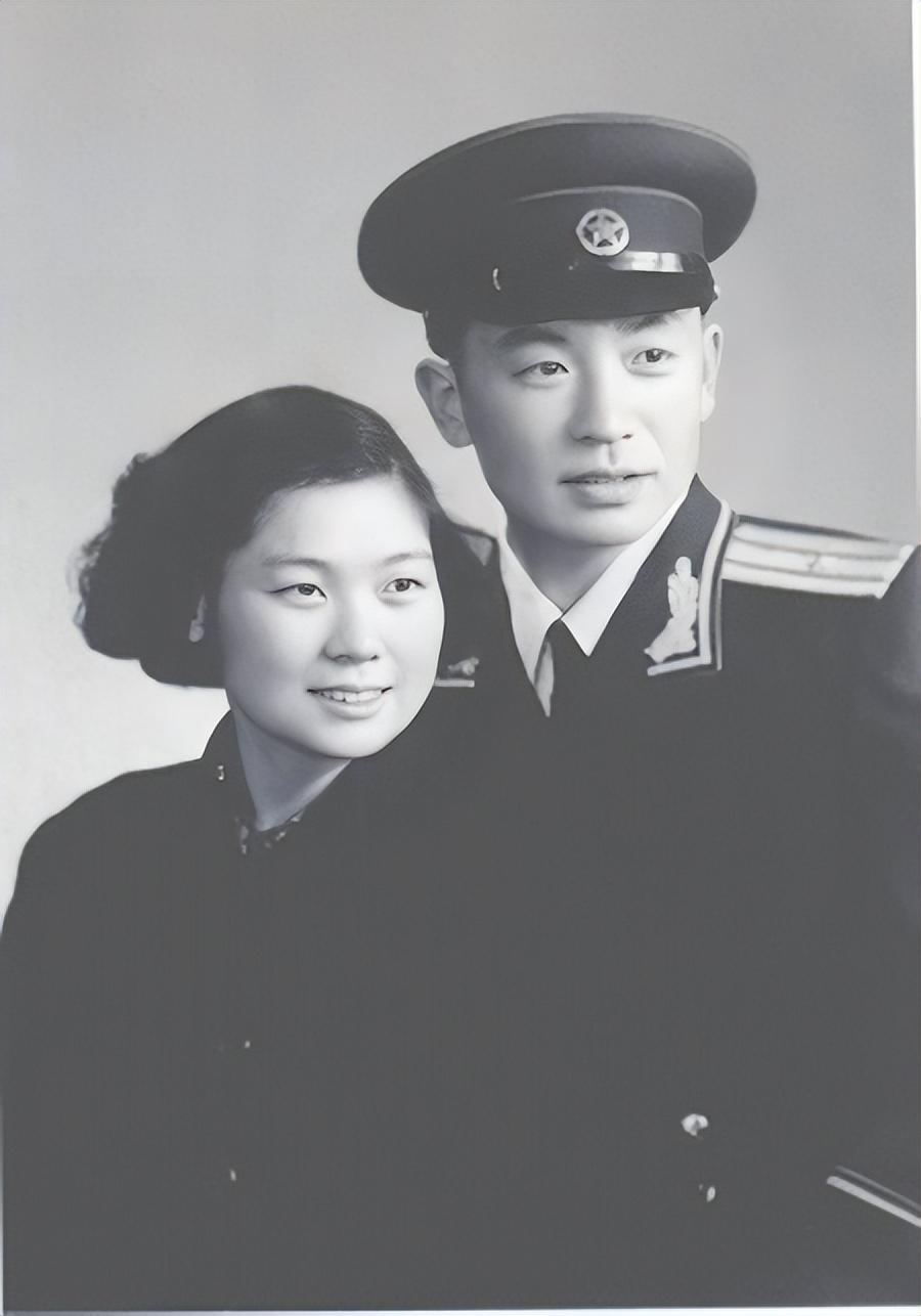 1955年迟浩田是什么军衔？他自报大尉，上级却并没有批准。因为他当时担任了团政治