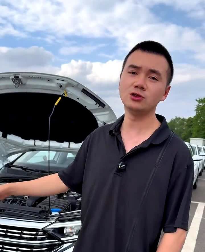 大众车不要磨磨蹭蹭，使劲开就对了。

说到这个突然想起来个事儿，老铁们总爱把