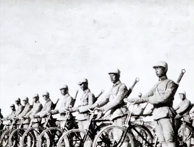 1941年，游击队缴获了30多辆自行车，伪军急了，连忙托人带信，提出要用子弹换回