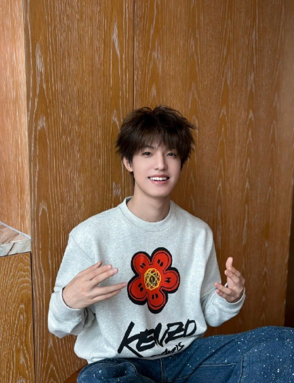  这发言简直是舞台定心丸！张泽禹轻描淡写说出这句话，背后必然是无数次练习的沉淀，