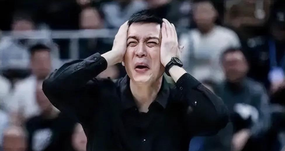 辽宁赢北控不可怕，可怕的是赛后杨鸣的一番话。
本场比赛两支球队都有核心球员缺阵，