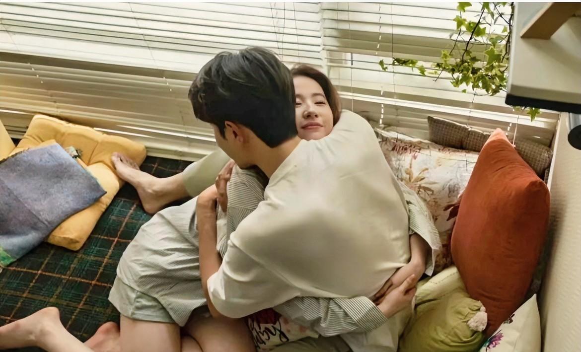 黄亦玫怀中的男人她是谁？