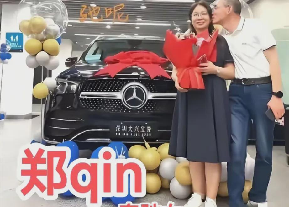 谢岳与两位女性的关系，引发网友热议。他与前妻许建华育有一子谢浩男，与现任妻子郑琴
