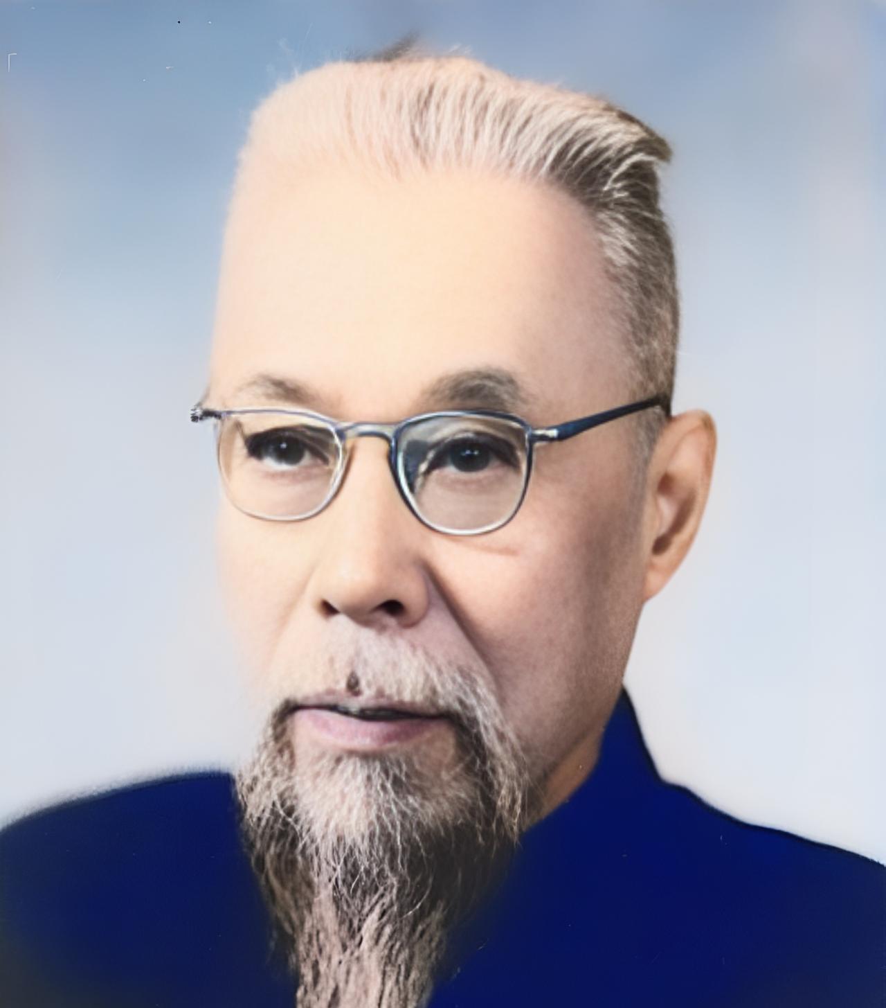 谁是第一位提出将10月1日定为国庆日，以代替10月10日的旧国庆日。此人正是同盟