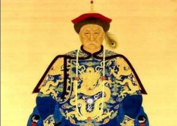 1703年，68岁的索额图被活活饿死在宗人府。康熙尤不解恨，又下令抄了他家，杀光