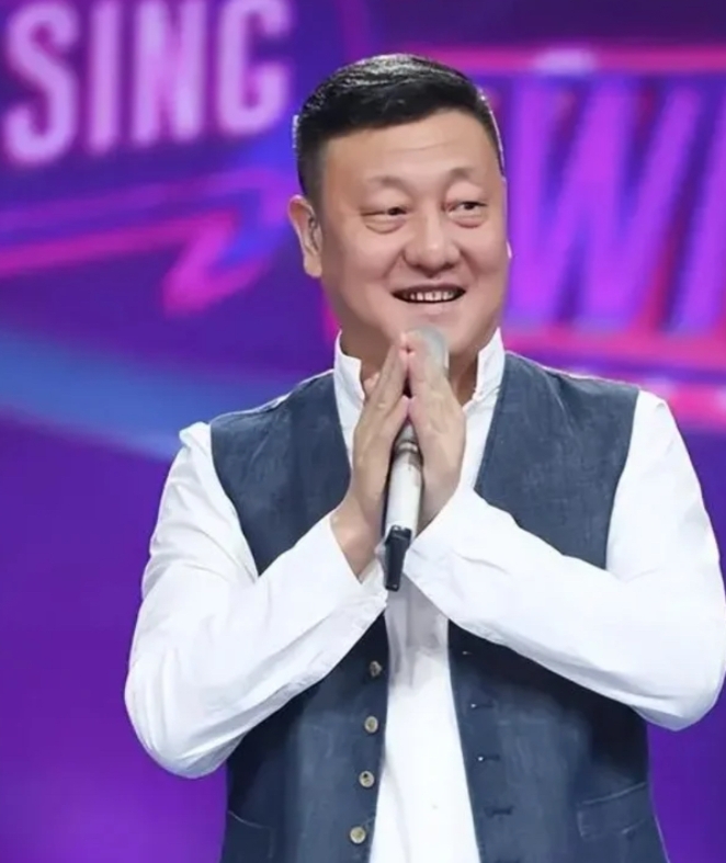 总感觉韩磊这事不太对劲，
不是因为韩磊年纪大了，也不是他太出名，而是这个事情发酵