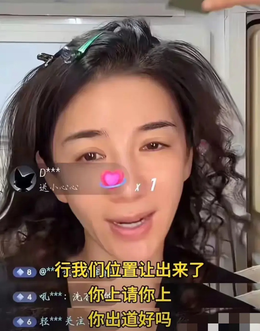 不得不说，都是艺人，在面对非议时，小沈阳的处理比黄奕高明多了，你们说是不是？
