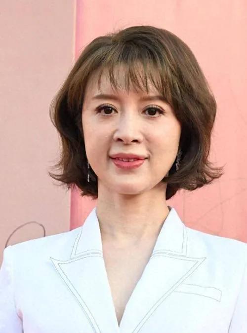 金巧巧回应“农村人”争议：一句旧言被解构成时代棱镜
2025年5月，金巧巧就“不