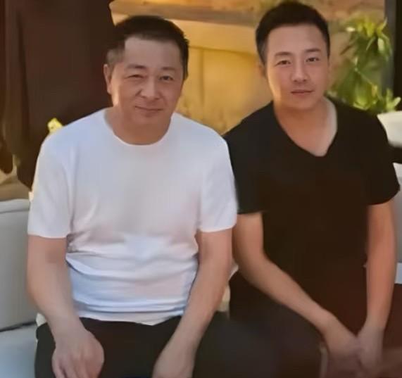 汪大爷是彻底离不开孙女孙子了，跟着汪小菲和小玥儿又来到了湾湾…
年纪大的人本来就