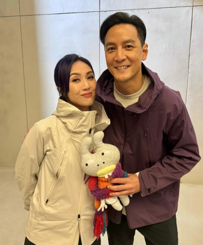 吴彦祖和杨千嬅罕见同框
20年前吴彦祖和杨千嬅合作新扎师妹可谓非常成功，阔别多年