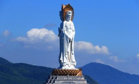 [兔子]“他被观音带走了！”2005年，海南一男子花8亿打造了一尊，三面一体、1