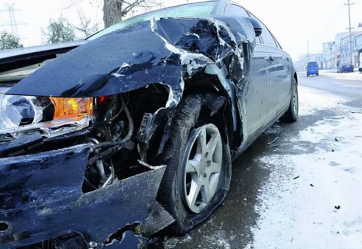 为什么说，下雪天，雪地胎比四驱系统更重要？