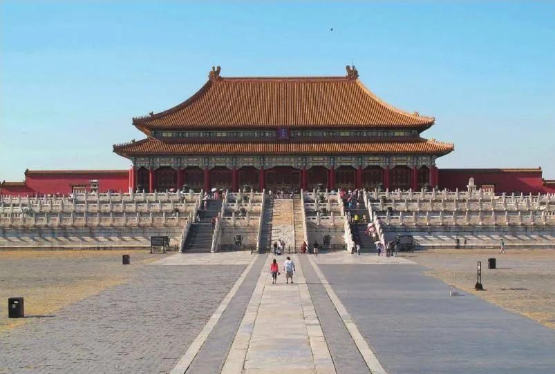 太和殿内的镇殿之宝是“符牌”，总计有五个，正中有一个，东、南、西、北四面各有一个