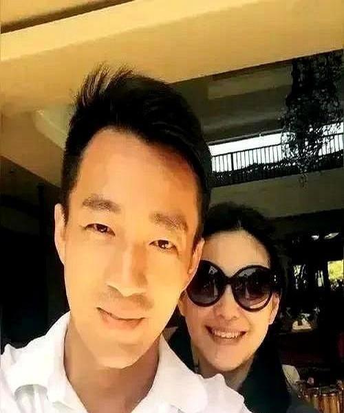大S与汪小菲这场持续七年的豪门婚姻落幕时，最令人唏嘘的并非感情破裂，而是背后那场