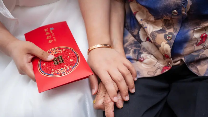 知道亲家母是单身，同学决定在儿子婚礼上不上台，这事做得真讲究