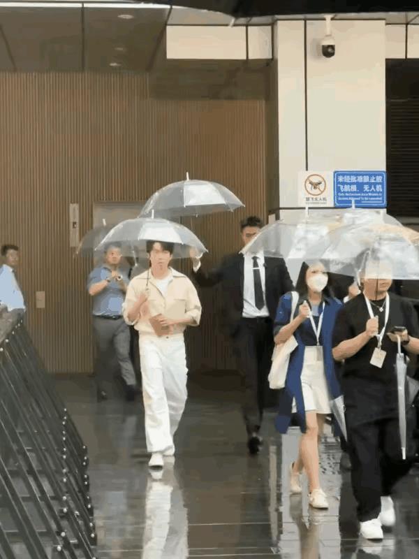 王楚钦参加完活动回去了。
不知道是回北京还是直接飞厦门？
毕竟厦门乒超联赛第二阶