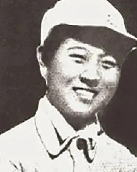 1941年，23岁女团长被敌人包围时，躲在棉被中，日军随手扯开棉被，顿时一件令人