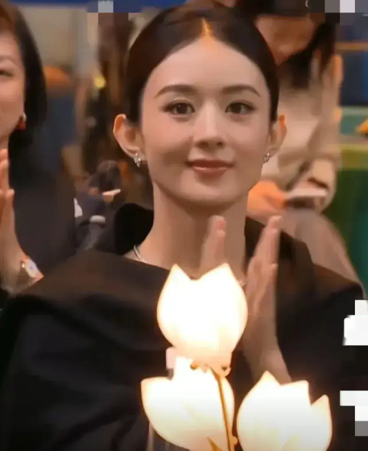 白玉兰陪跑这件事，赵丽颖已经经历3次了。

第一次以《花千骨》获得提名，最终孙俪