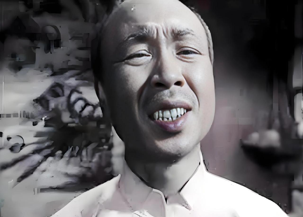 #我爱的老戏骨#
眼前其貌不扬的男士，看起来是那样熟悉，他是五、六十年代，中国影