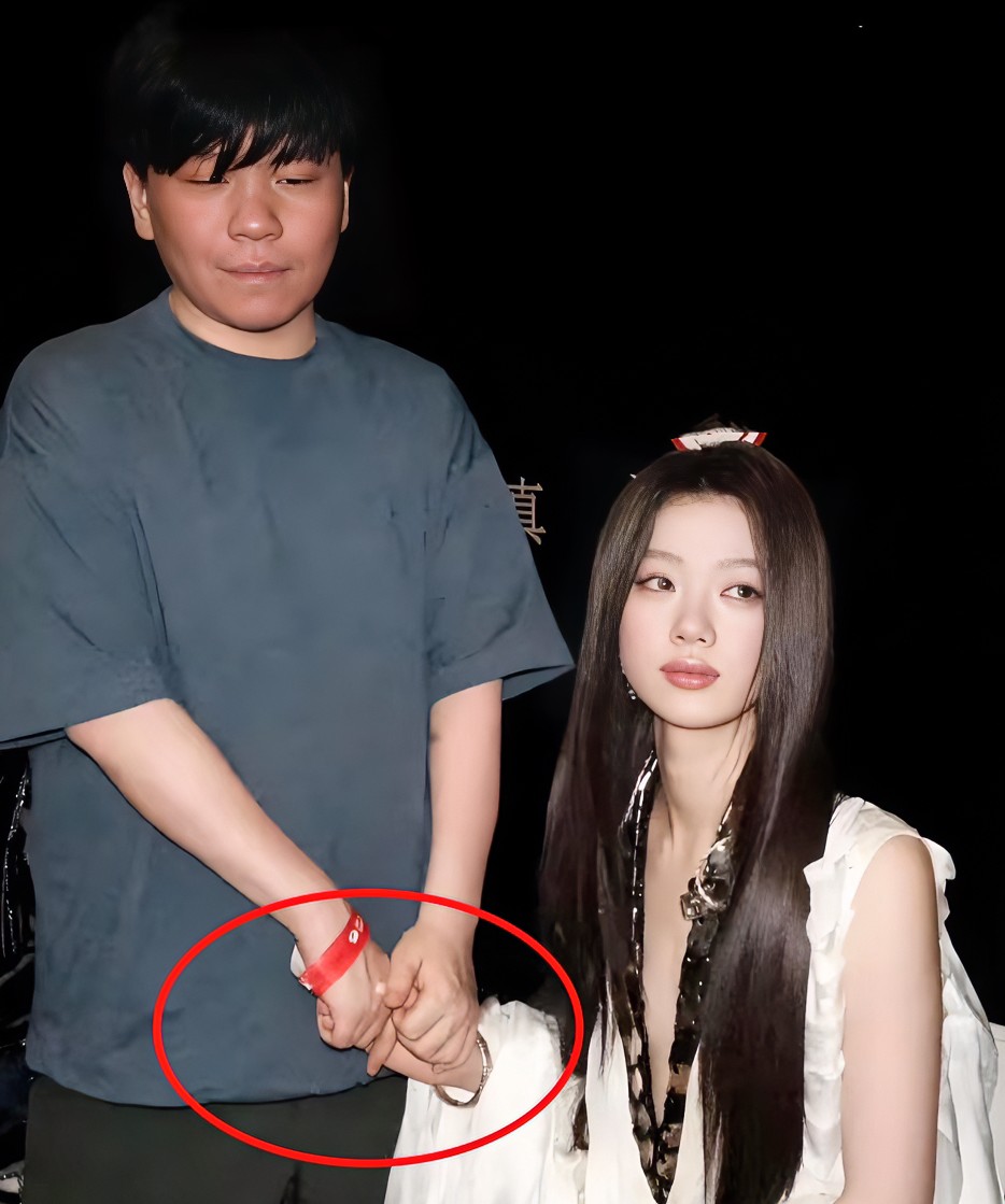 单依纯估计气到说不出话来了，
所有人都在叫她远离常石磊，
可是有谁知道，常石磊不