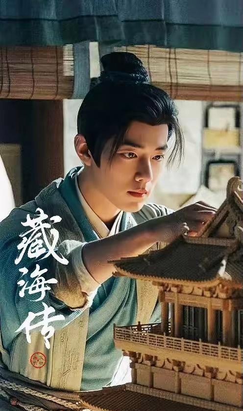 郑晓龙导演最近估计愁得直挠头，《藏海传》马上要播了，原以为对手《折腰》热度会慢慢