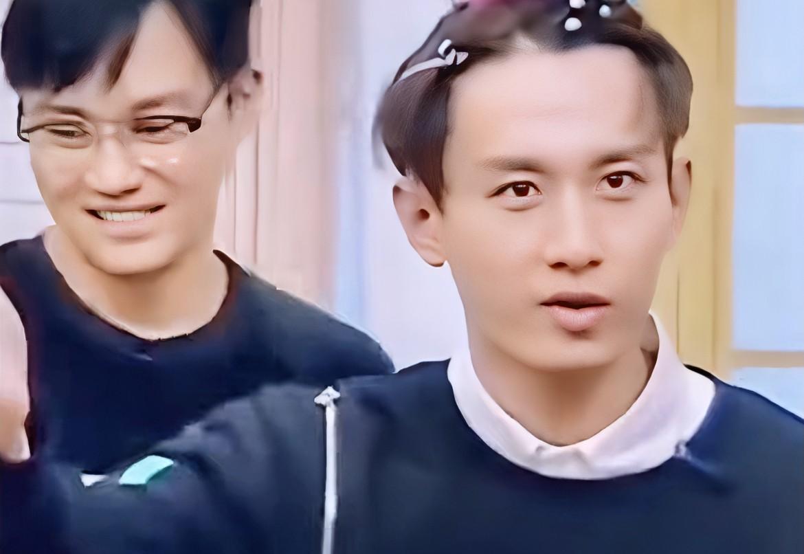 完全想不到，
成毅居然是这样的人！
原来以为成毅是一个内向又沉默寡言的人，
直到