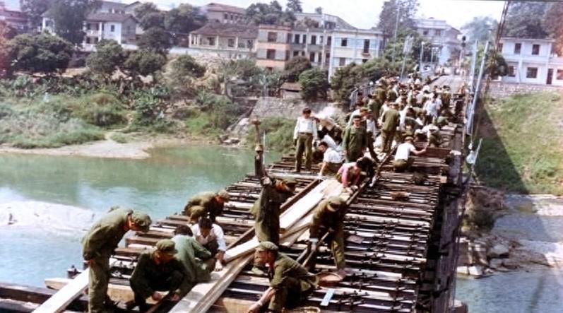 79年工兵营接到工程大破坏任务：让越南国家经济15年无法恢复!
上世纪 70 年