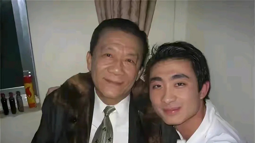 郭德纲巧妙化解德云社纷争











?这郭德纲，真是个人精！想想郭晓