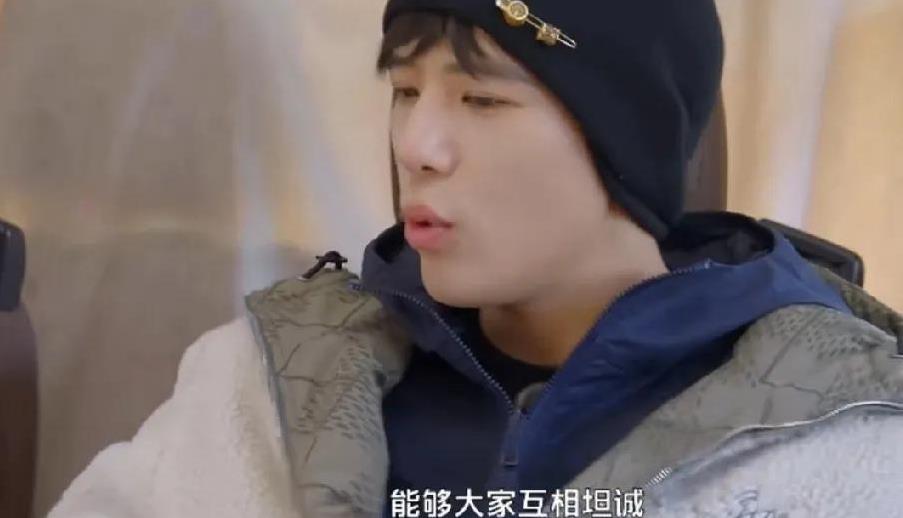 救命！王安宇简直是宝藏男孩天花板！拥有让人尖叫的体育生身材，却藏着细腻文艺的内核