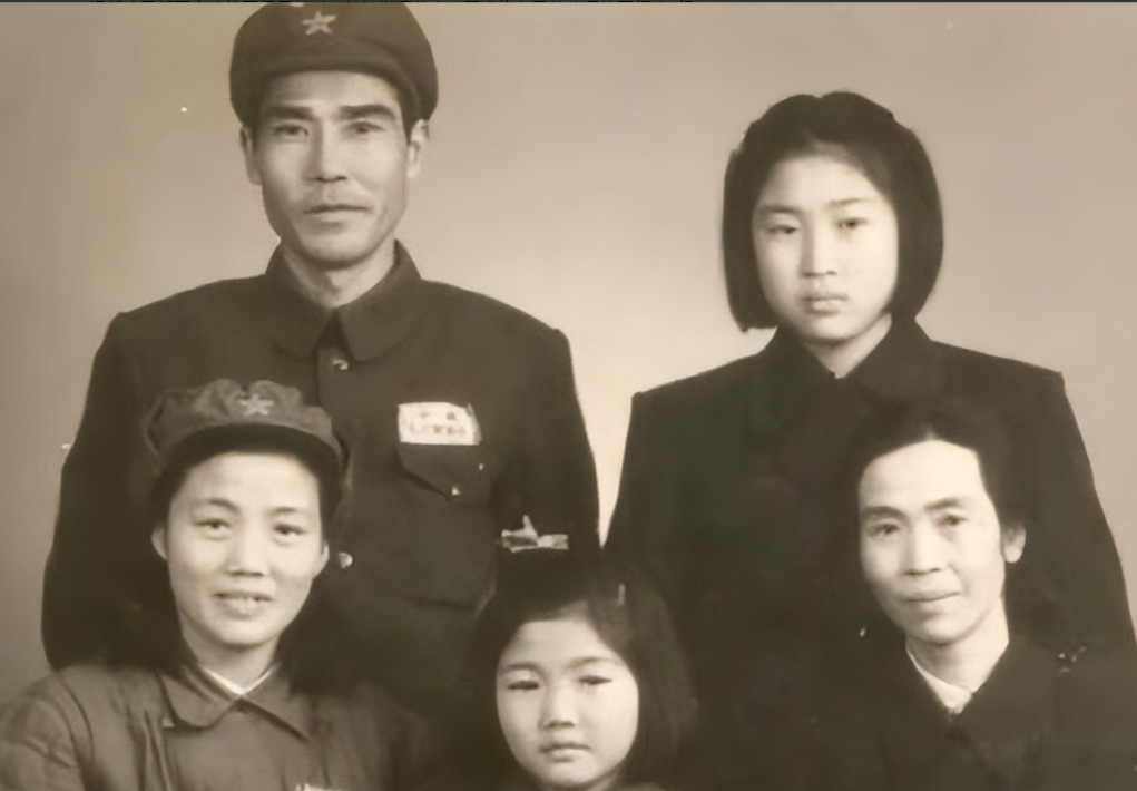 1954年李敏去看望舅舅，毛主席得知后邀他来丰泽园：你有三个第一！

1954年
