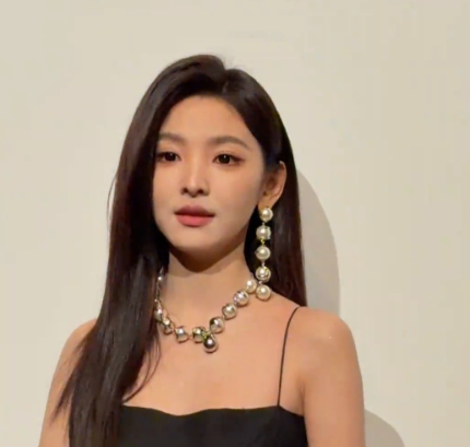 章若楠就是我心中的真女神，不接受反驳！真的太美了